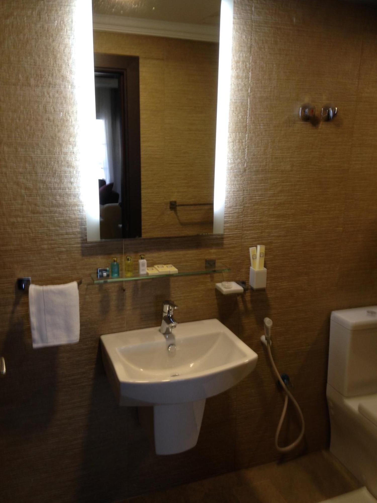 Adams Hotel Kuwait City Phòng bức ảnh