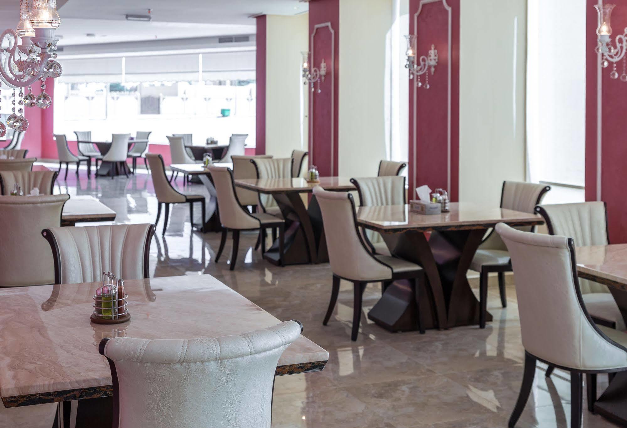Adams Hotel Kuwait City Ngoại thất bức ảnh