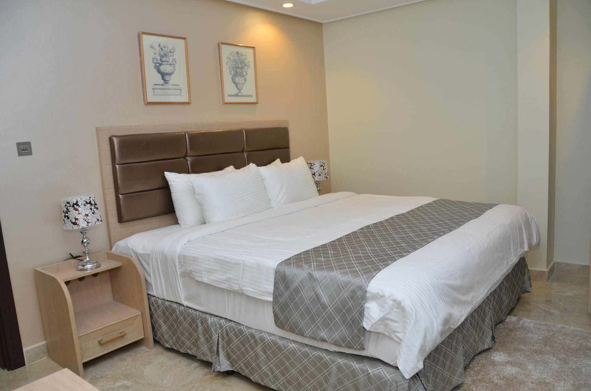 Adams Hotel Kuwait City Ngoại thất bức ảnh