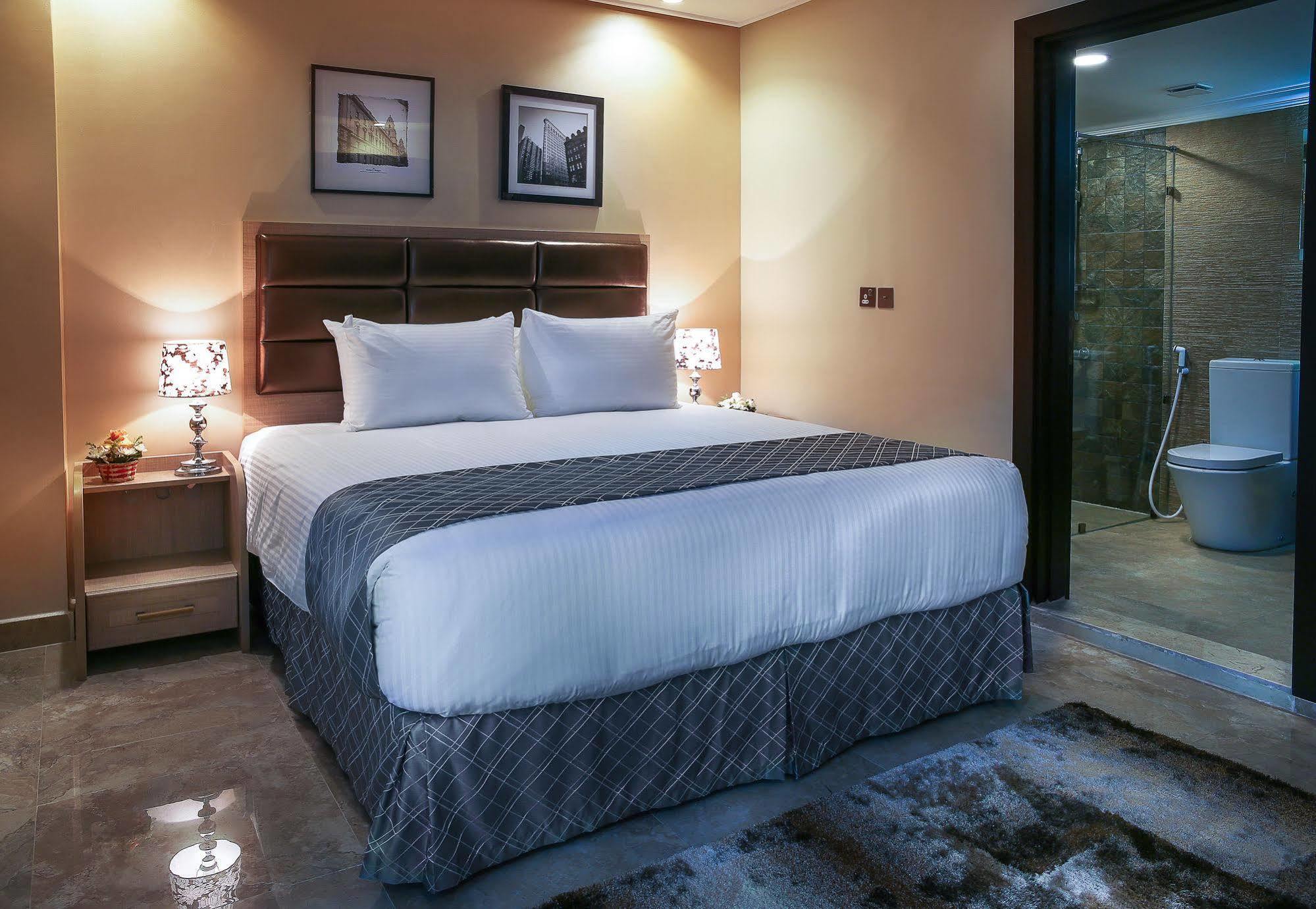 Adams Hotel Kuwait City Ngoại thất bức ảnh