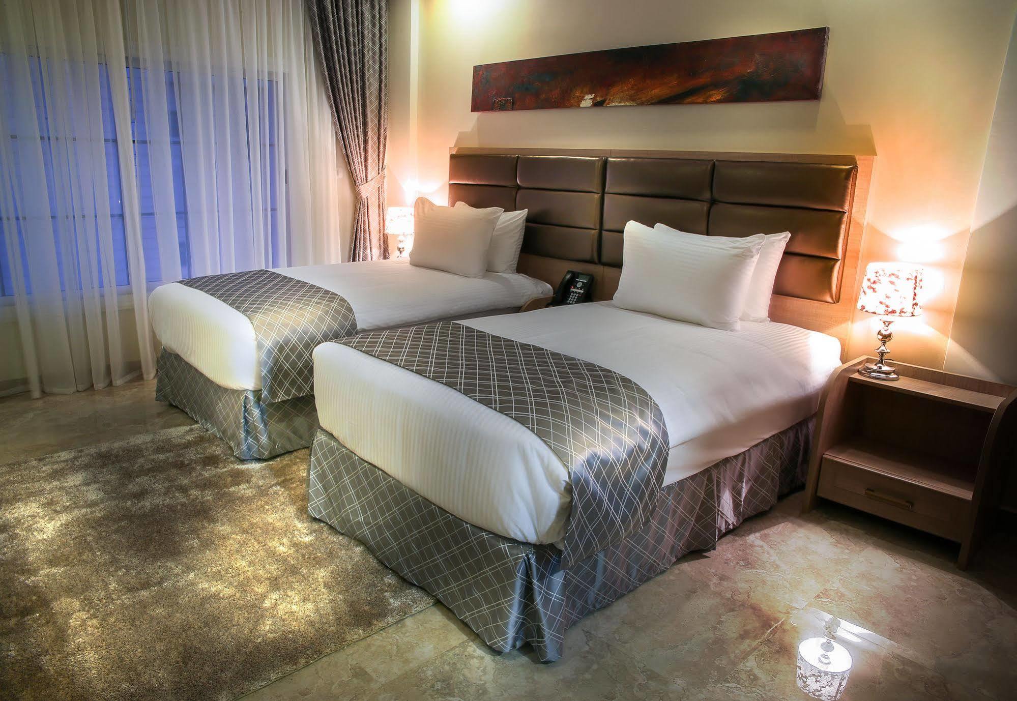 Adams Hotel Kuwait City Ngoại thất bức ảnh