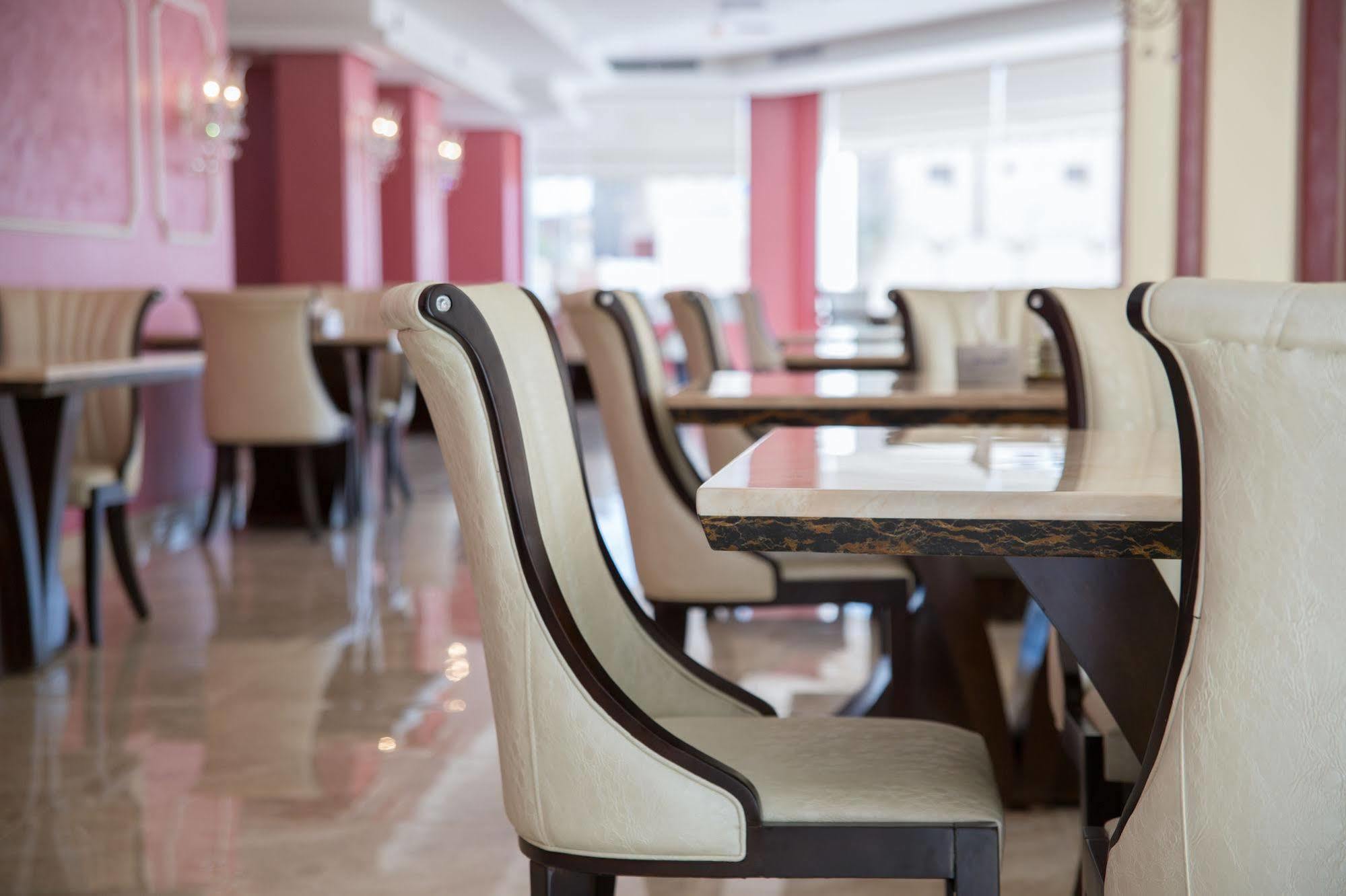 Adams Hotel Kuwait City Ngoại thất bức ảnh